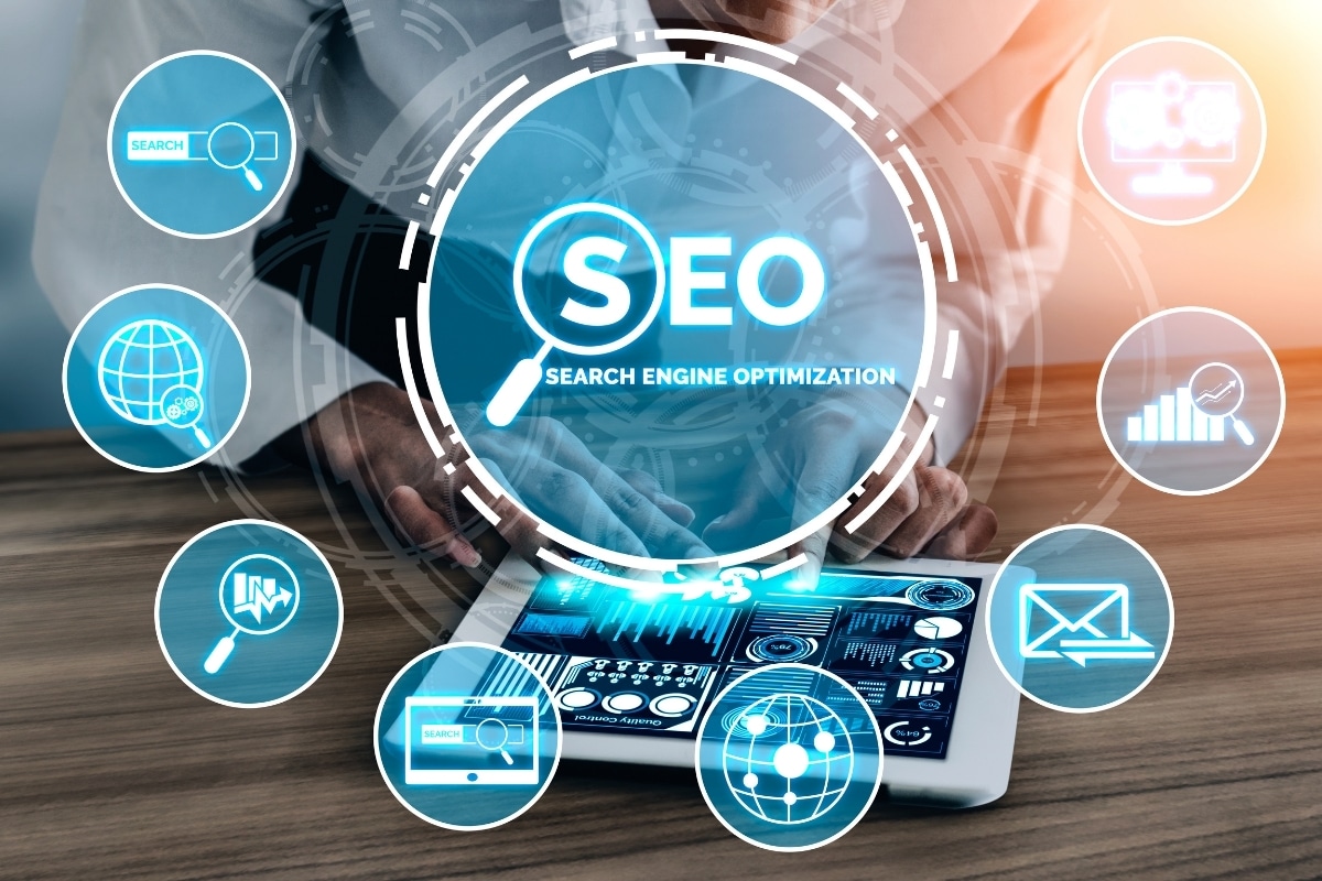SEO concept graphic with icons and blur background.